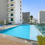 Canal View 1Br W Spa, Sauna, Pool & Gym