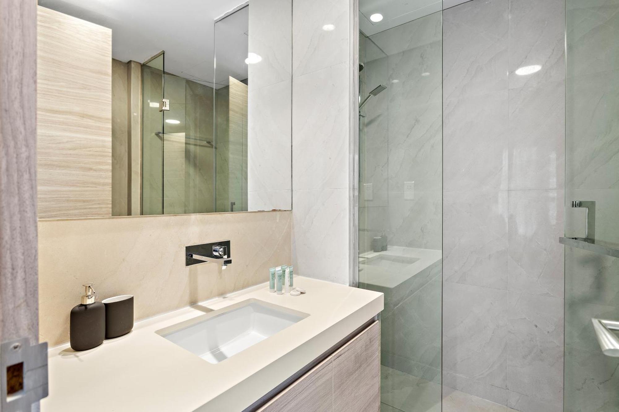 Canal View 1br W Spa, Sauna, Pool & Gym Apartment *